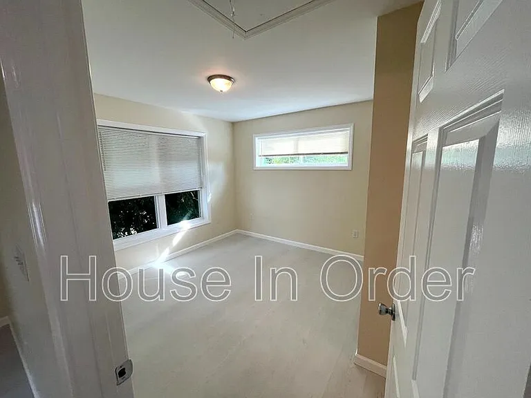 307 8th Ave E #203 — Photo 5