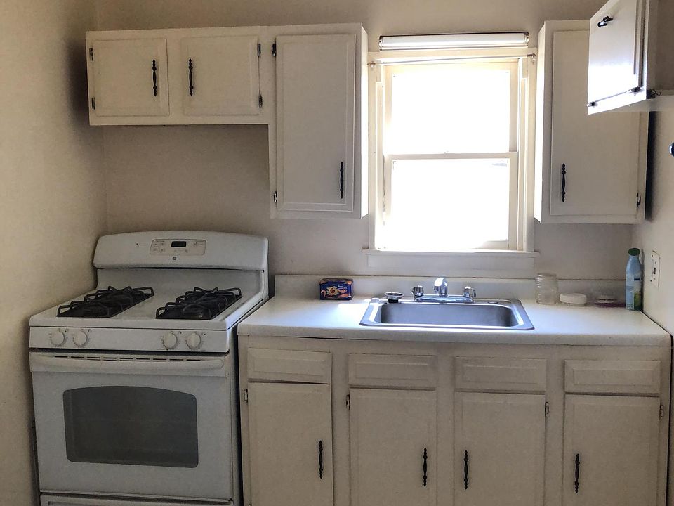 1F Kitchen 12 x 9 feet