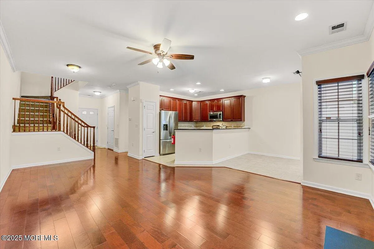2 bed, 3.5 bath, 1521 sqft, $3,600 — Photo 4