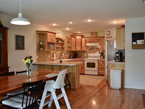 Kitchen and dinning room 