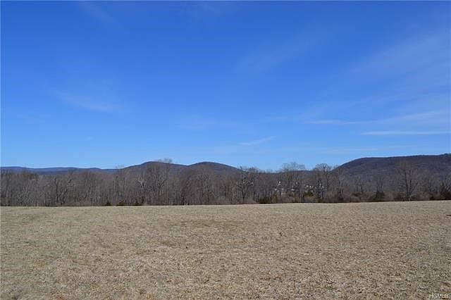 2nd image of Cricket Hill Rd
