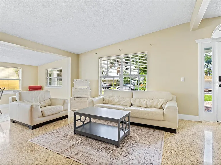 3115 Bay Dr — Photo 10