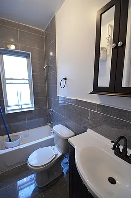 Rented by CITY SKYLINE REALTY INC | media 27