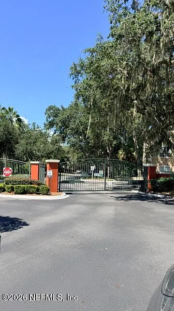 1 bed, 1.0 bath, 785 sqft, $1,575 — Photo 4