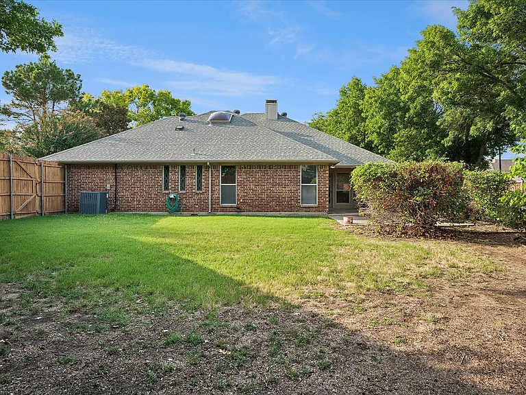 2201 Pendleton Ln — Photo 22