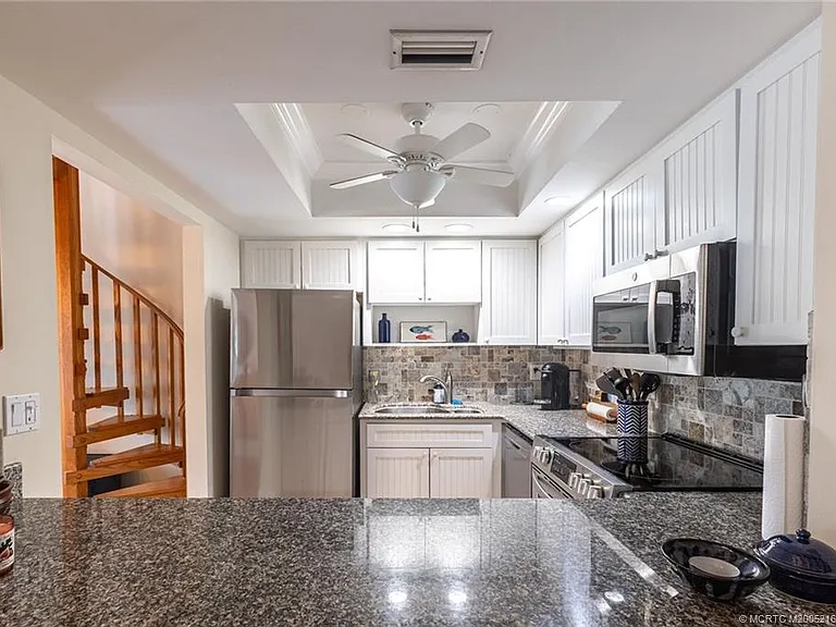 245 Macarthur Blvd #18 — Photo 10
