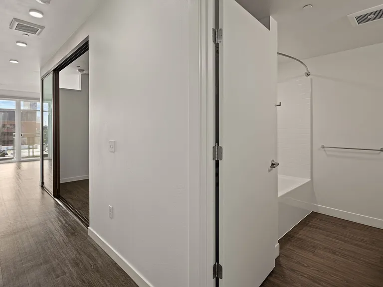 101 Broadway, Live Here, Go Anywhere — Photo 39