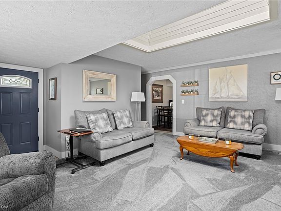 2nd image of 621 Hazelwood Dr