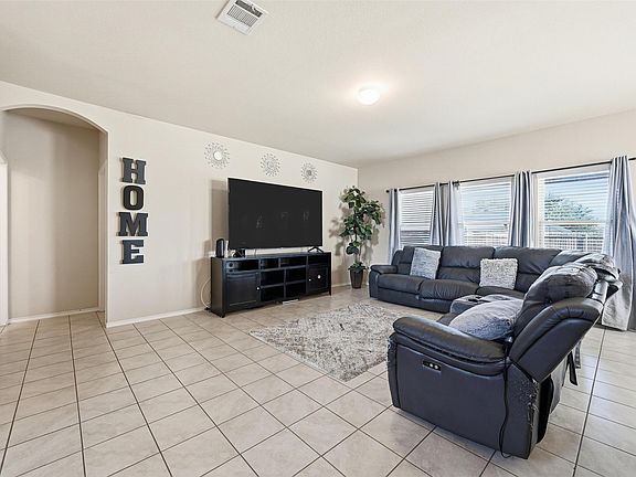 3rd image of 2020 Glen Hollow Dr