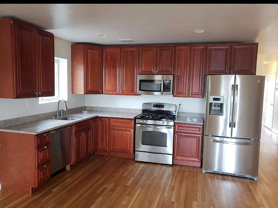 1st image of 279 Robinson Ave #8281674