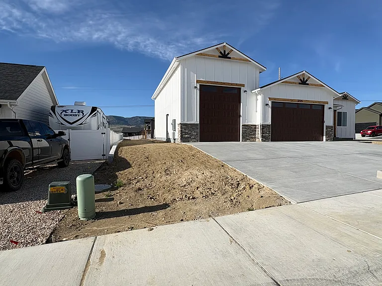 2725 Berkshire Way — Photo 1