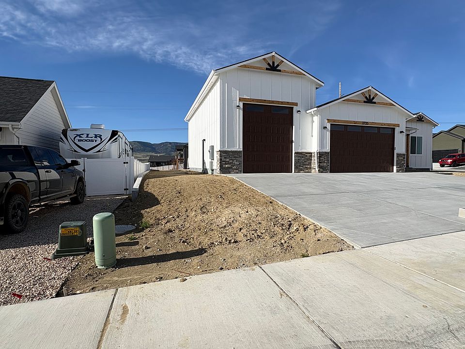 1st image of 2725 Berkshire Way