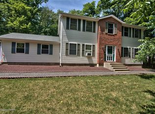 3 Brookfield Ln, East Stroudsburg, PA 18301