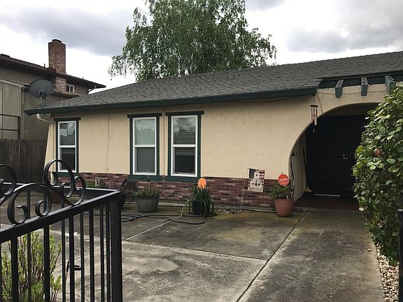 5th image of 1460 Claremont Dr