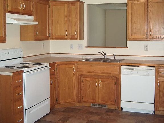 Kitchen w/ Dishwasher