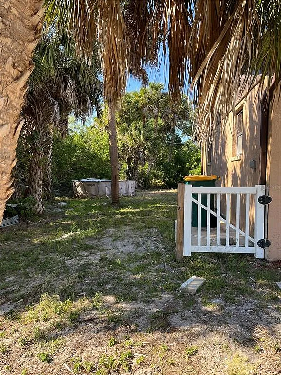 2 bed, 1.0 bath, 812 sqft, $1,200 — Photo 3