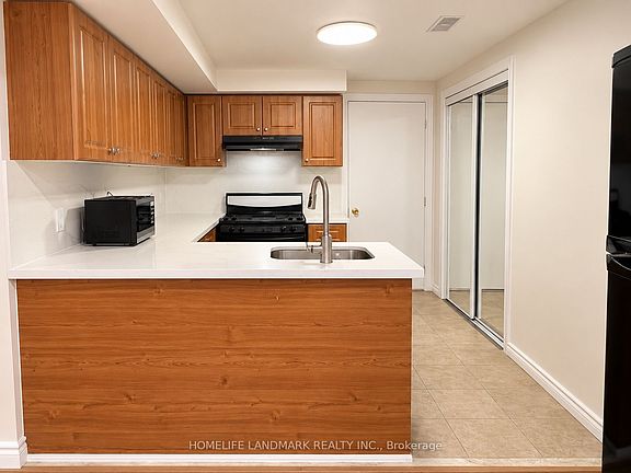 2nd image of 17 Ferncliffe Cres #Basement