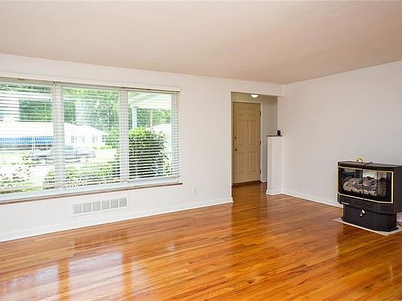 3rd image of 2206 Fawcett Ave