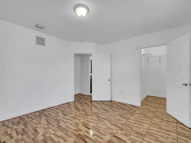 1646 NE 150th St #1 — Photo 16