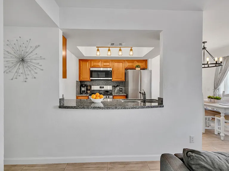 616 S Hardy Dr — Photo 4