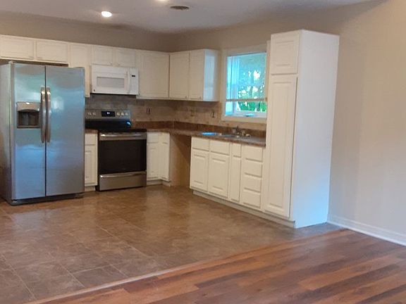 4th image of 2317C University Ave