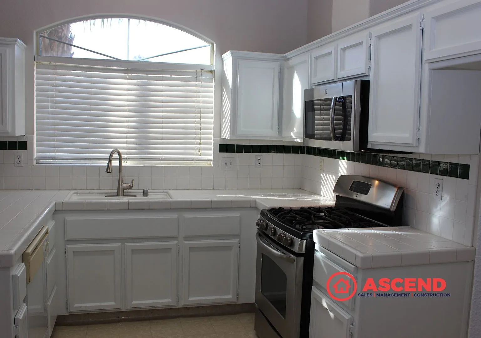 Poolside Living in Rosedale Spacious 3 Bed / 2 Bath Home! — Photo 2