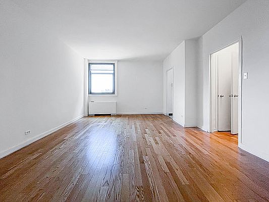 5th image of 4 Park Ave APT 22T