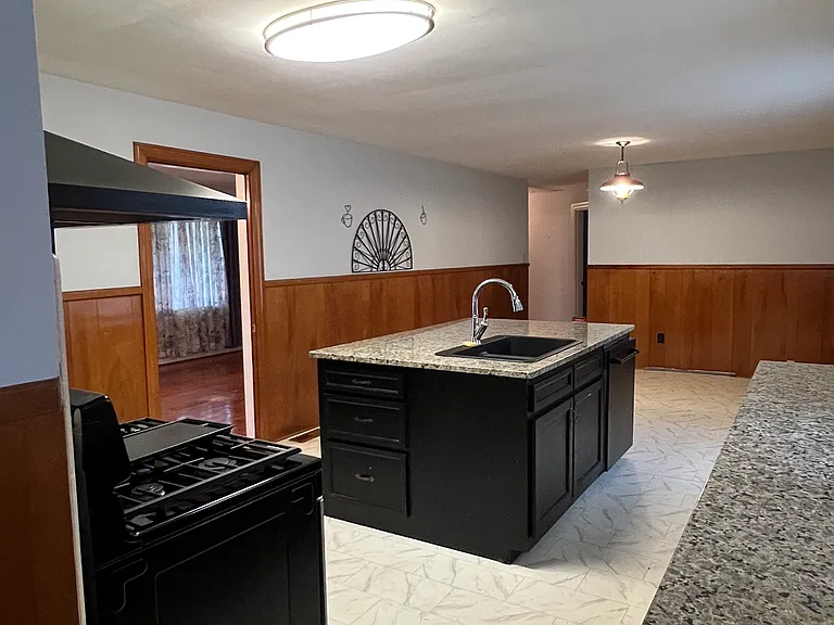 448 Bellevue Ave — Photo 4