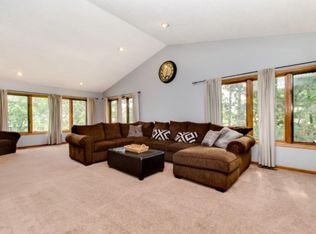 4557 Evergreen Dr, Vadnais Heights, MN 55127