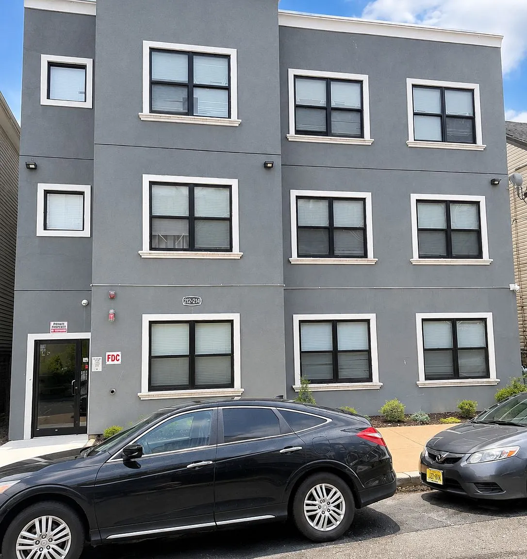 2 bed, $1,800 — Photo 1