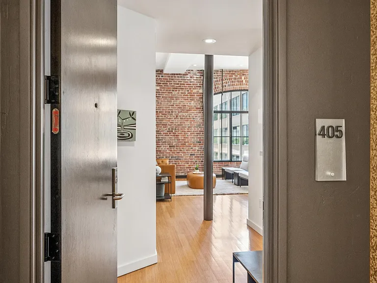 16 Jessie St #405 — Photo 2