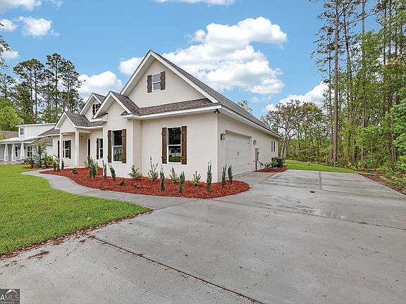 3rd image of 124 Roxanne Way