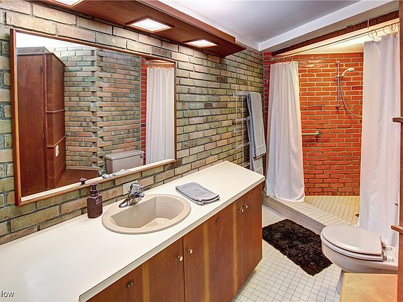26th image of 920 Wallwood Dr