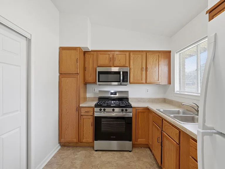 803 Oblate Dr — Photo 8