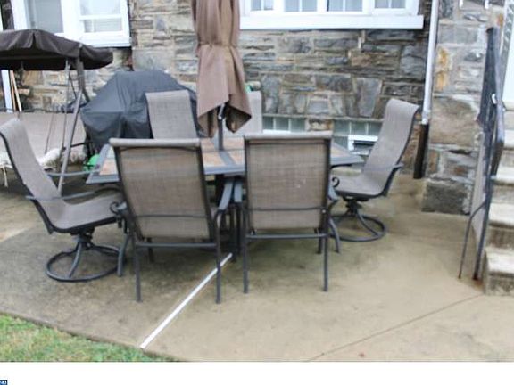 3rd image of 3212 Longshore Ave