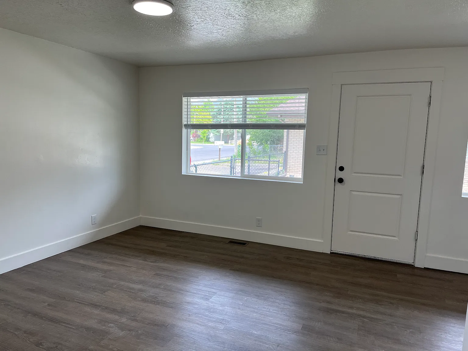 2 bed, 850 sqft, $1,375 — Photo 2