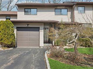 87 Northgate Circle, Melville, NY