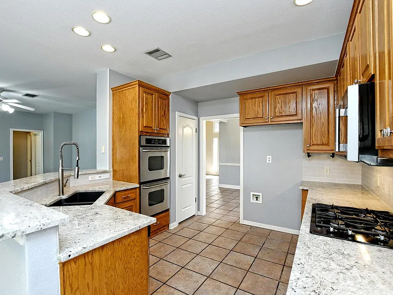 9934 Barbrook Dr — Photo 10