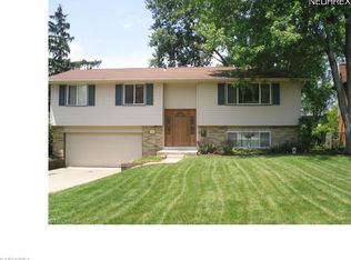 6292 Surrey Dr, North Olmsted, OH 44070
