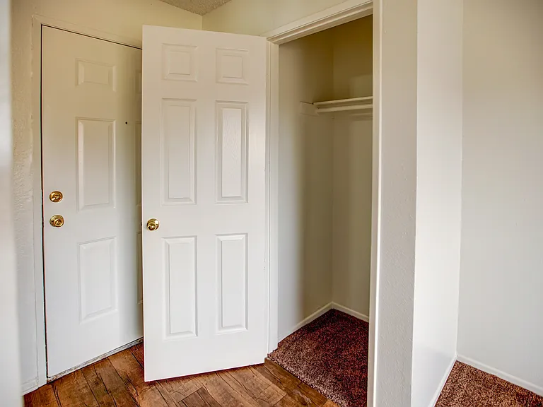 Sierra View Apartments — Photo 9