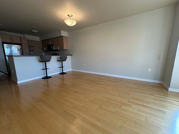 3rd image of 329 Bay St APT 405
