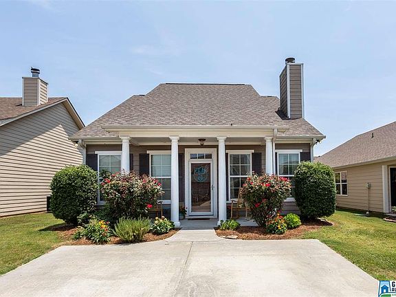 2nd image of 835 Hawthorn Ln