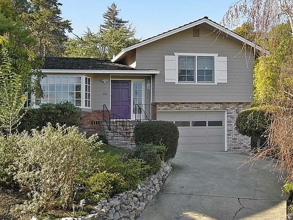 3rd image of 1010 Sunset Dr