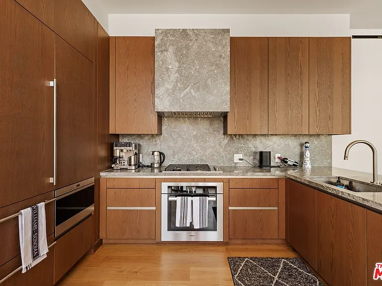 211 Elm Ct #13E — Photo 6