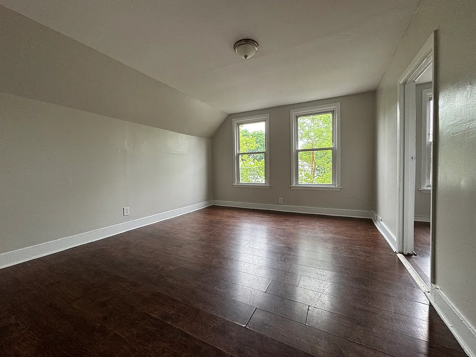241 W Ivy St #2L
