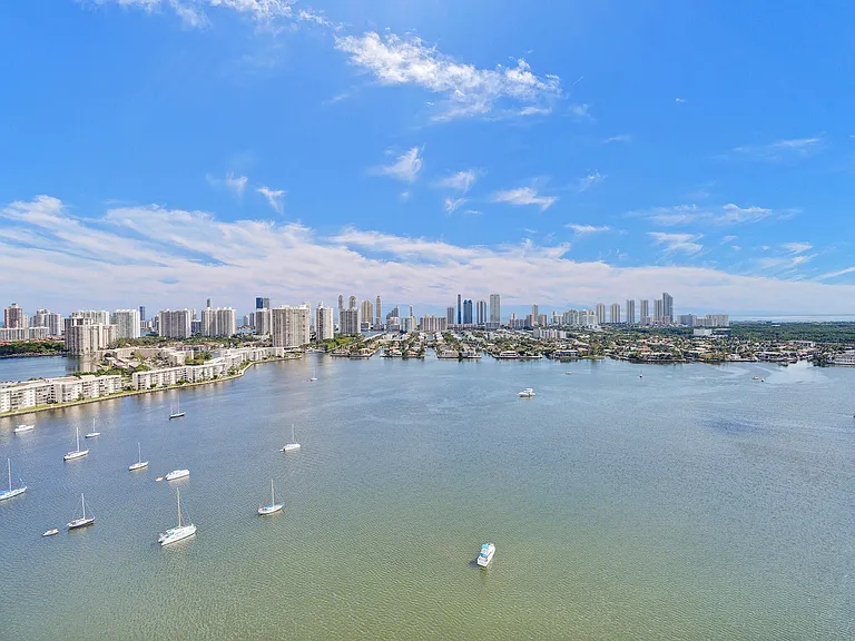 17301 Biscayne Blvd — Photo 51