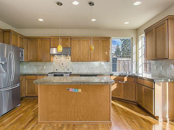 5th image of 16835 NE 121st Way
