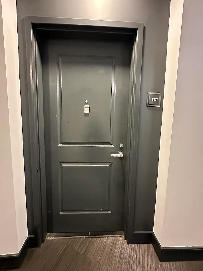 1 bed, 743 sqft, $2,600 — Photo 2