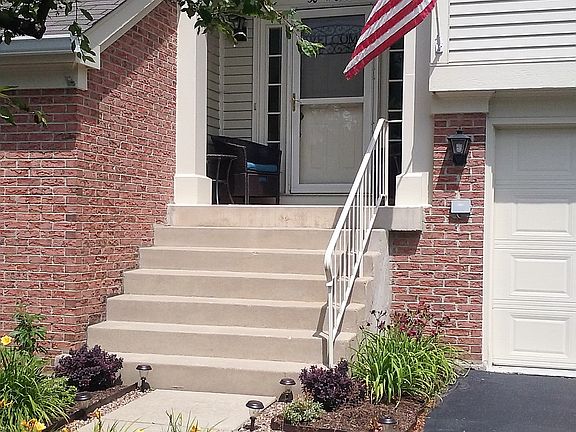3rd image of 30W022 Mayfair Ct