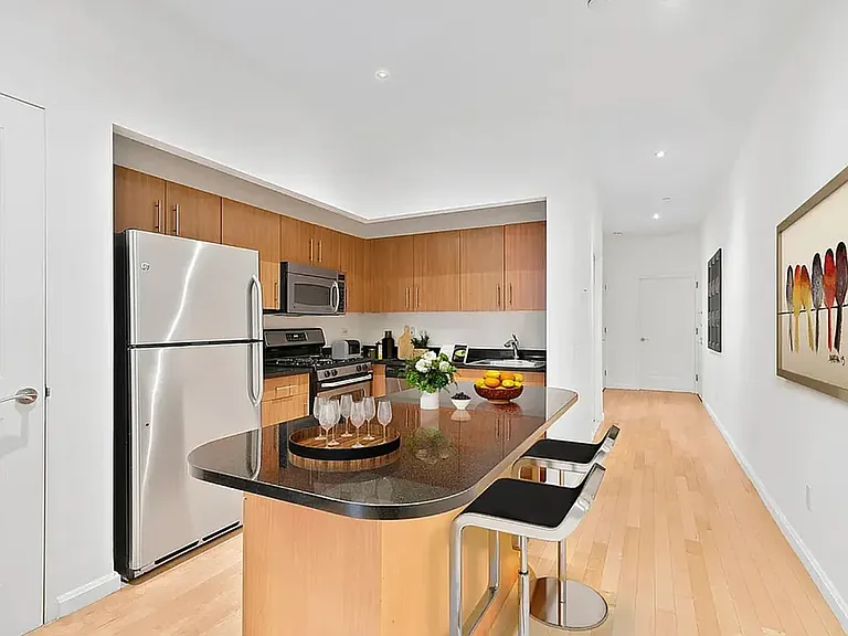 28 Washington St #15 — Photo 2